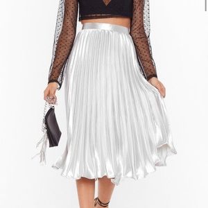 Silver midi skirt. Size US 4.